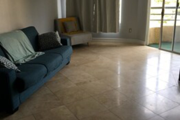Room 10 of 16