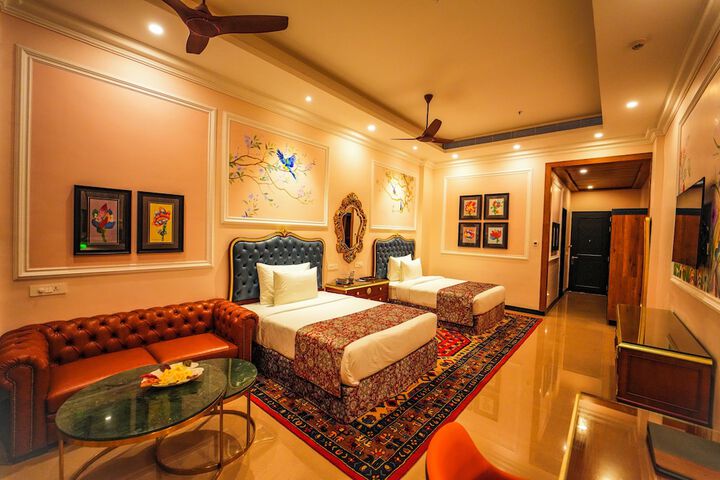 Room 5 of 32