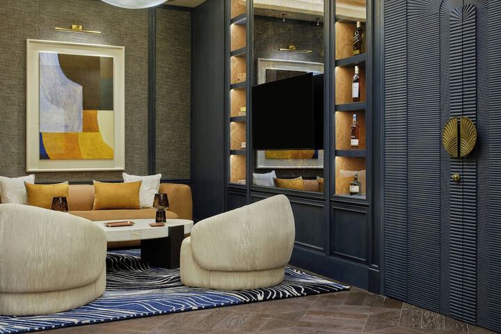 Lounge 66 of 74