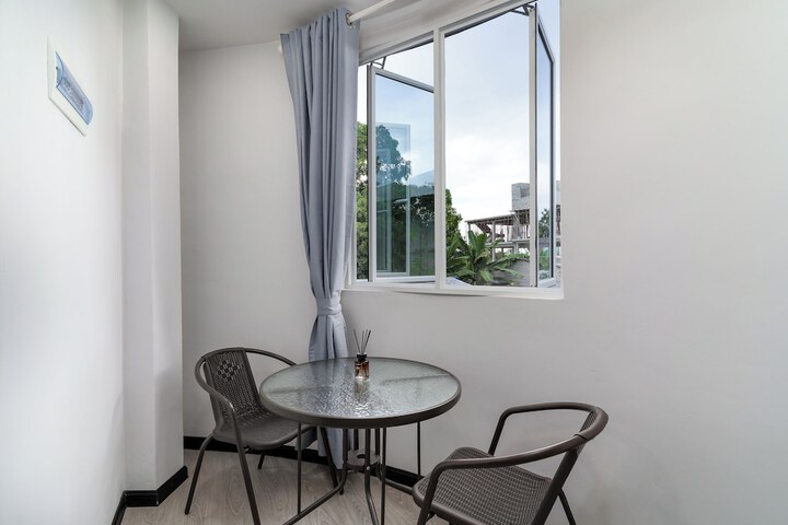 Room 6 of 18