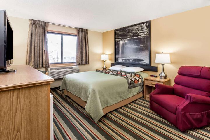 1 Queen Bed Mobility Accessible (17 of 20)