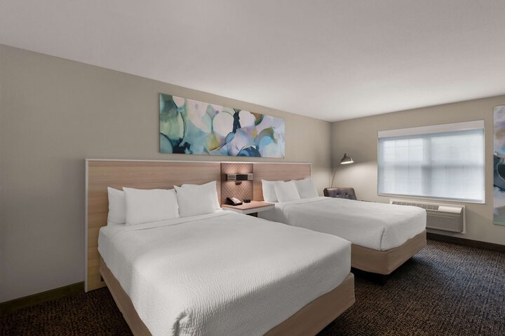 2 Queen Beds (2 of 9)