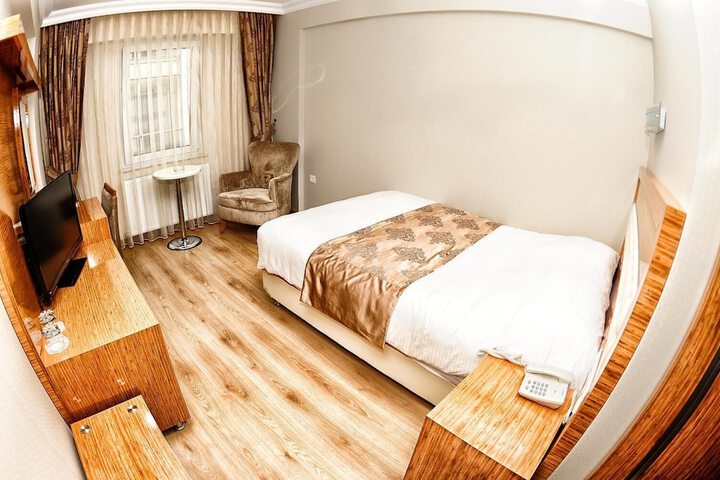 Room 16 of 36