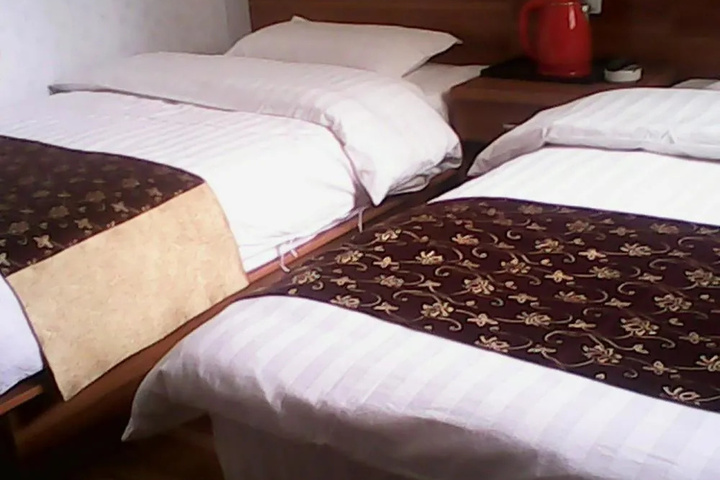 Room 4 of 6