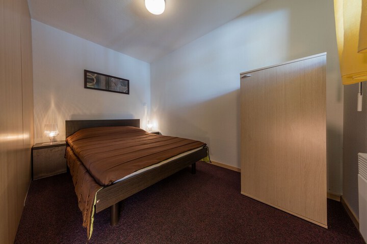 Room 3 of 40