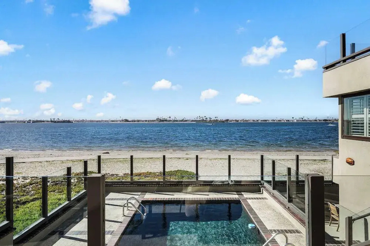 Beachfront+private Beach Access Pool+hot Tub, Oceanview Sail Bay by Avantstay