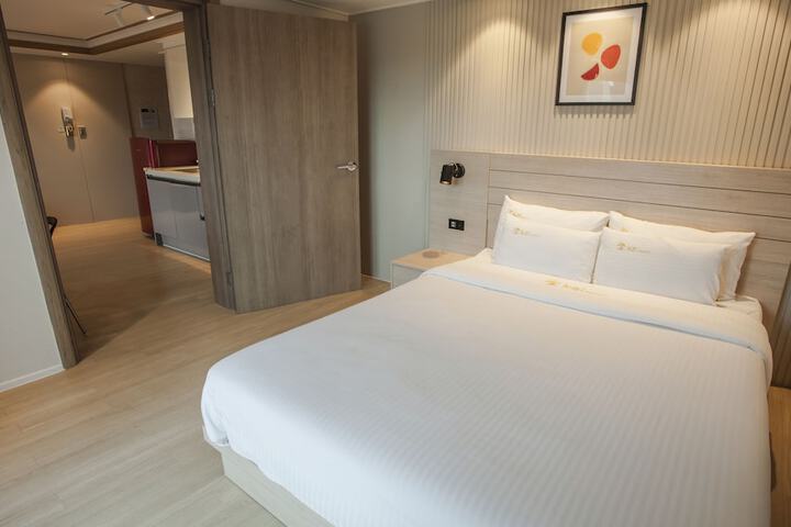 Room 9 of 33