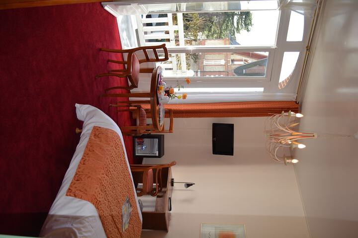 Room 8 of 37