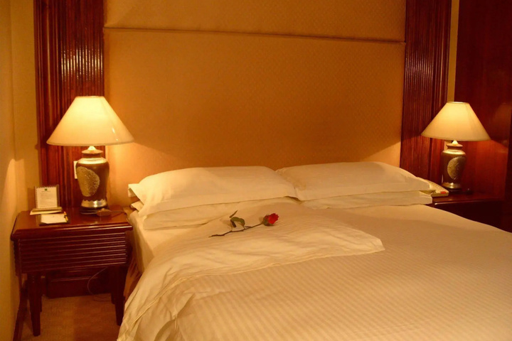 Room 5 of 27