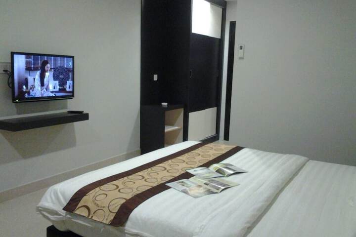 Room 10 of 31