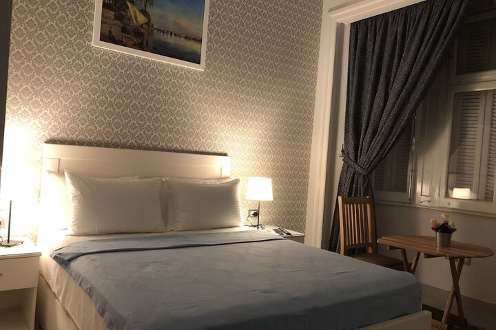 Room 7 of 32