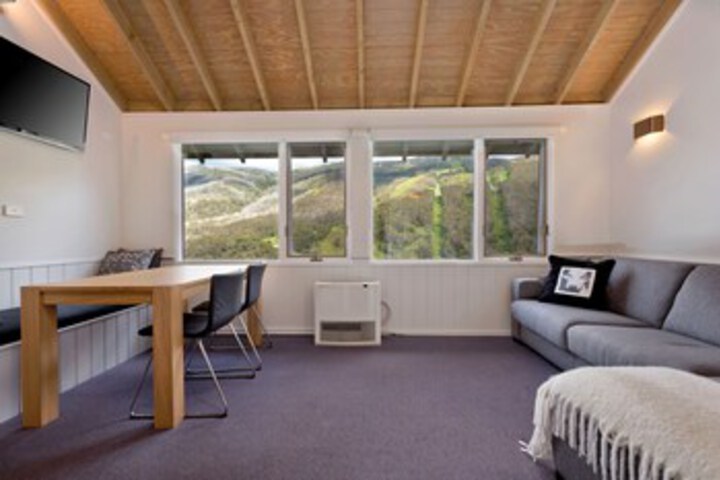 Room 2 of 10