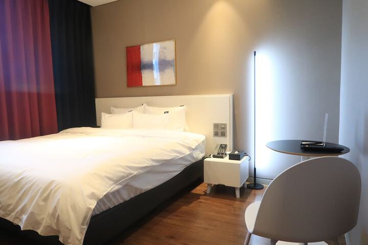 Room 12 of 117