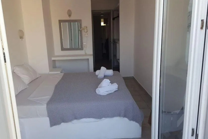Room 7 of 16