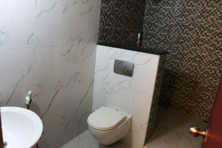 Room 9 of 15