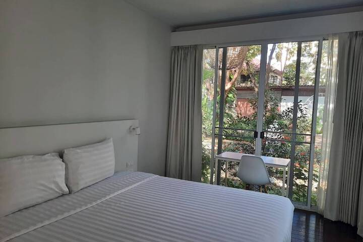Room 33 of 127