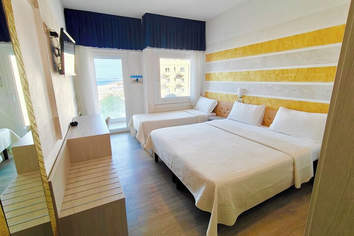 Room 12 of 40