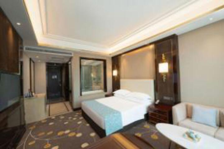 Room 10 of 12