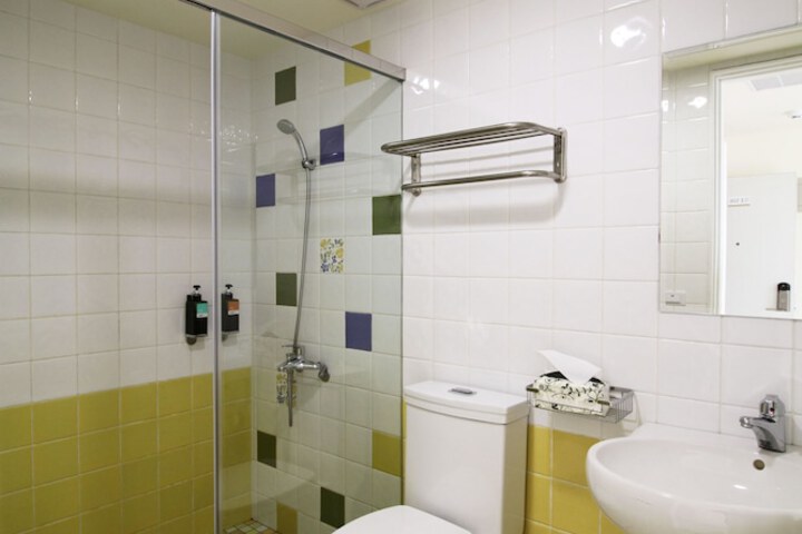 Room 35 of 46