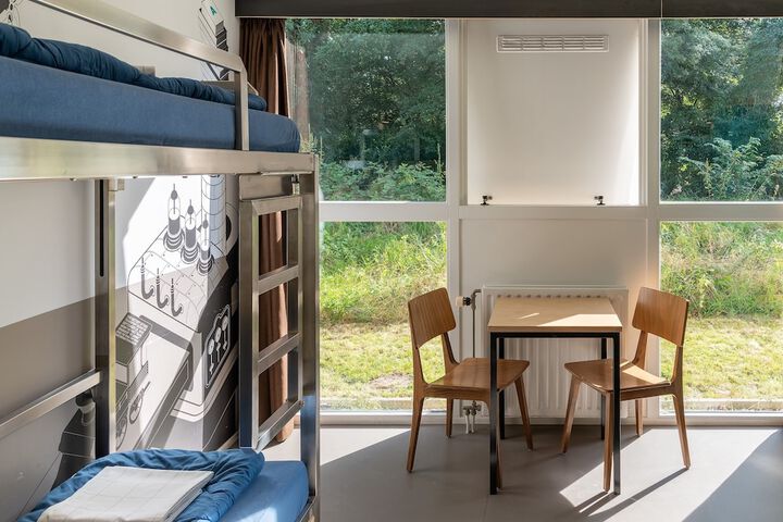 Room 16 of 36