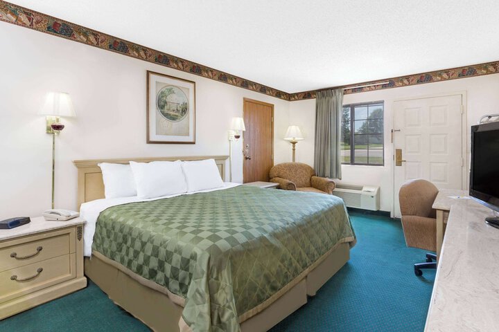 1 King Bed (1 of 5)