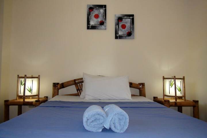 Room 3 of 76