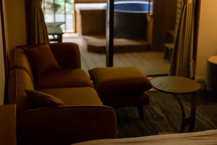 Room 25 of 107