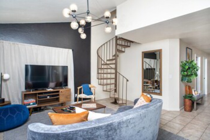 Exterior of Charming 5br / 3.5ba Mission Beach Home by Domio