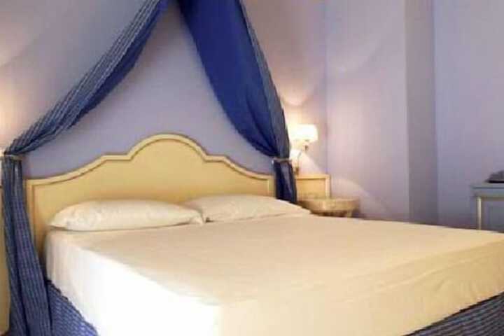 Room 14 of 42