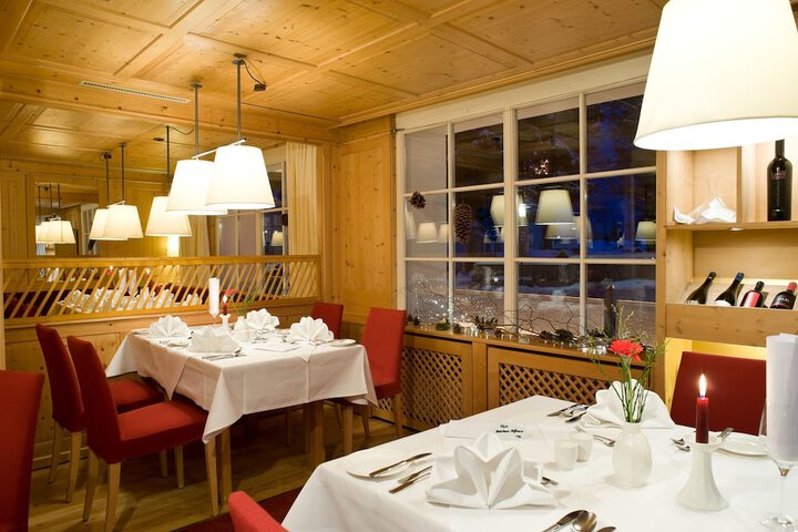 Dining 43 of 56