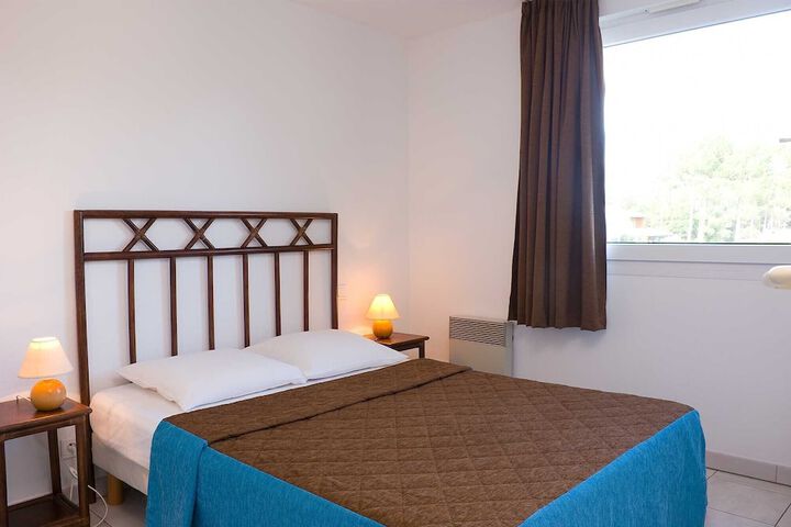 Room 3 of 28