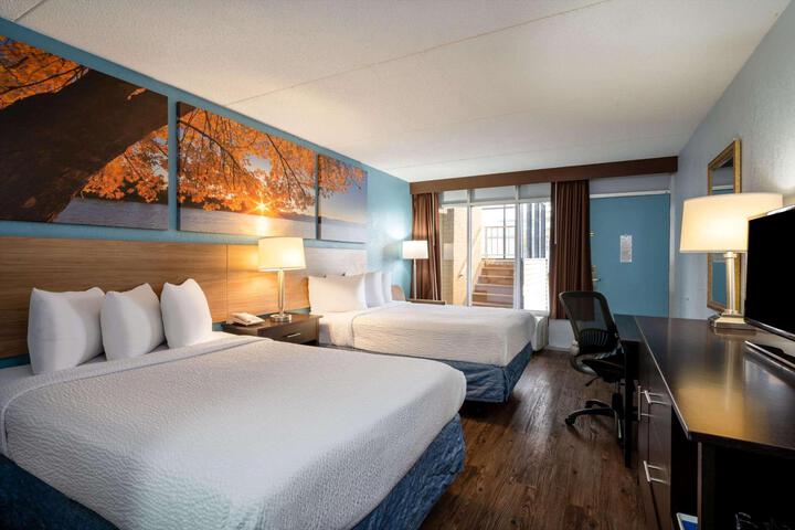 1 King Bed (9 of 10)