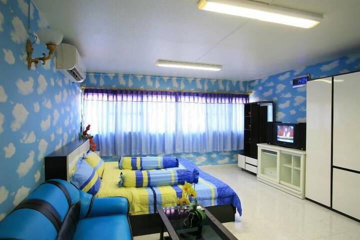 Room 5 of 17