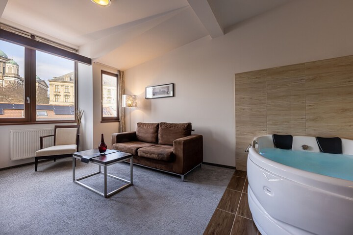 Room 16 of 74