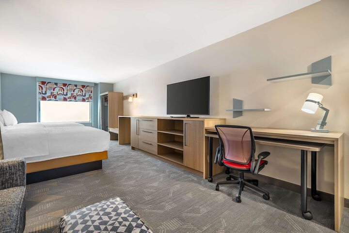 Room 4 of 37