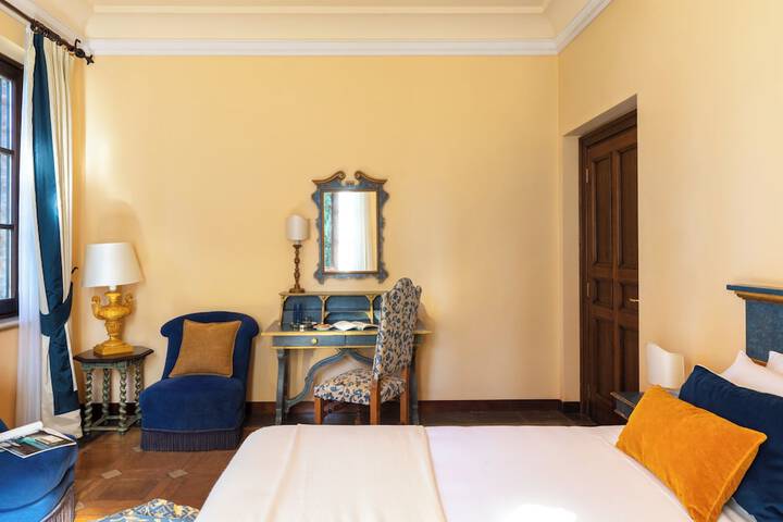 Room 32 of 84
