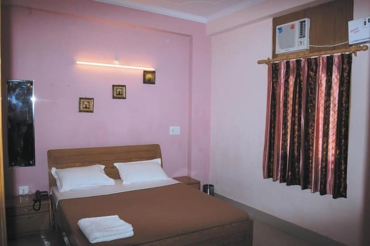 Room 10 of 32