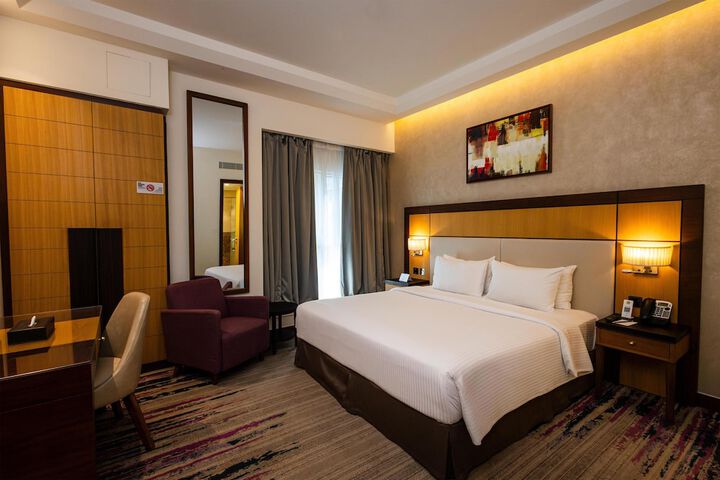 Room 30 of 114