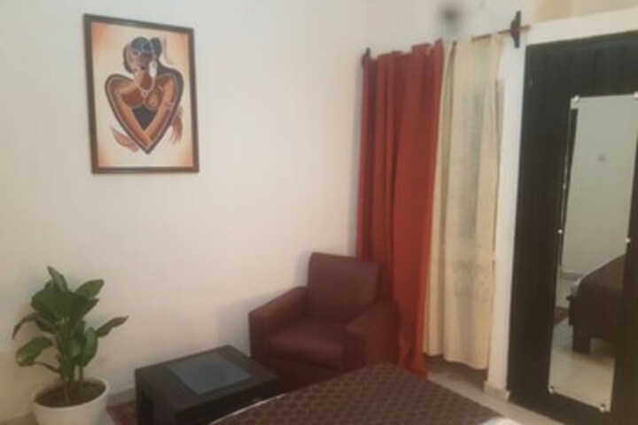 Room 33 of 40