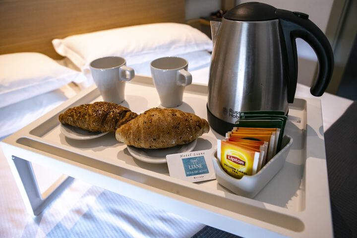 Breakfast/Coffee Service 31 of 39