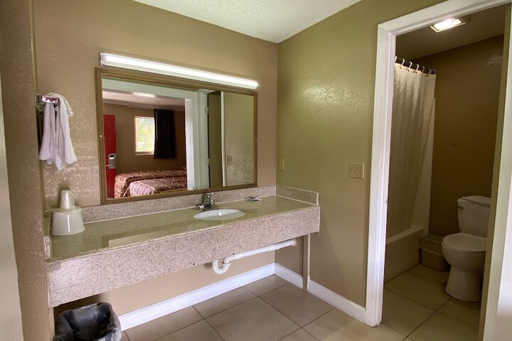 Classic Room 2 Double Beds (5 of 10)