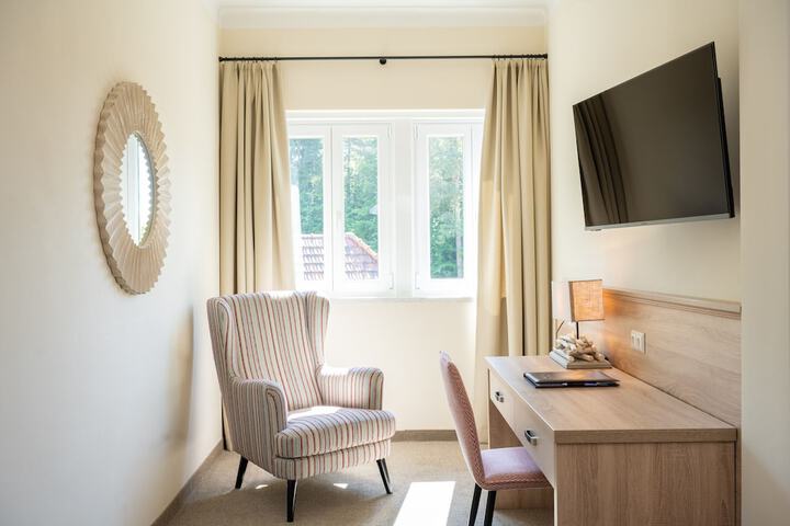 Room 4 of 48
