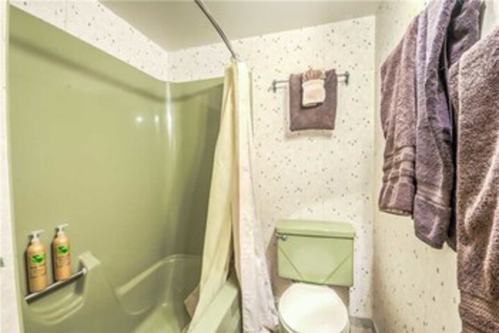 Room 3 of 32