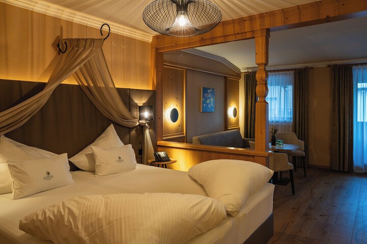 Room 12 of 77