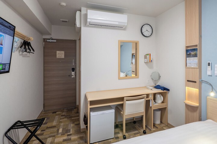 Room 12 of 50
