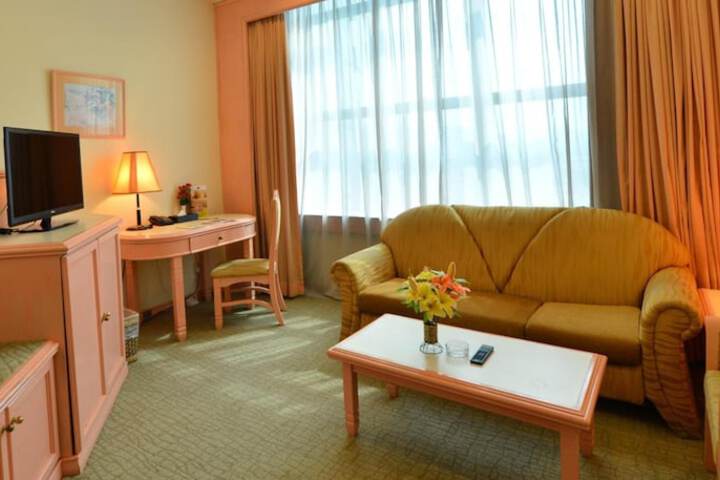 Room 28 of 49