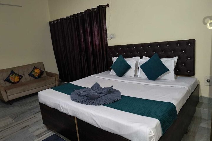 Room 8 of 35