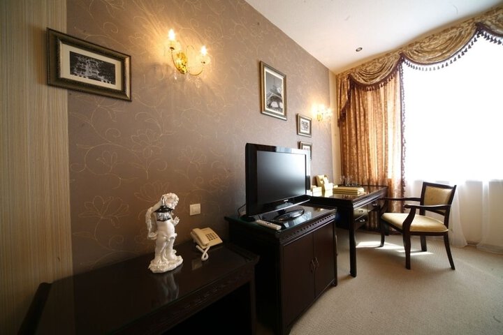 Hotel Suite Photo