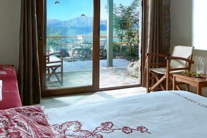 Room 4 of 4