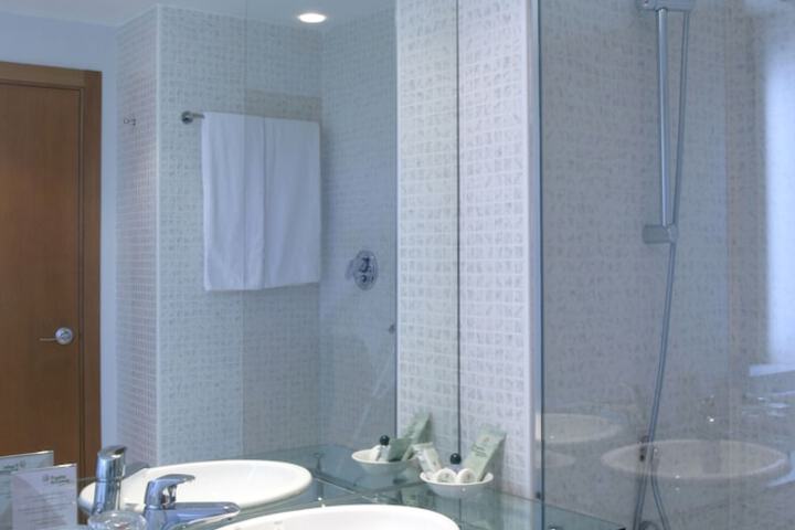 Room 8 of 29